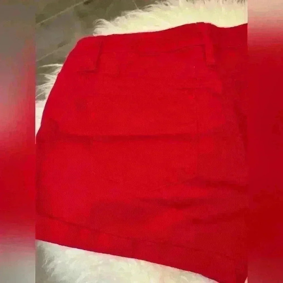 Adam Levine Red Short - Picture 6 of 6